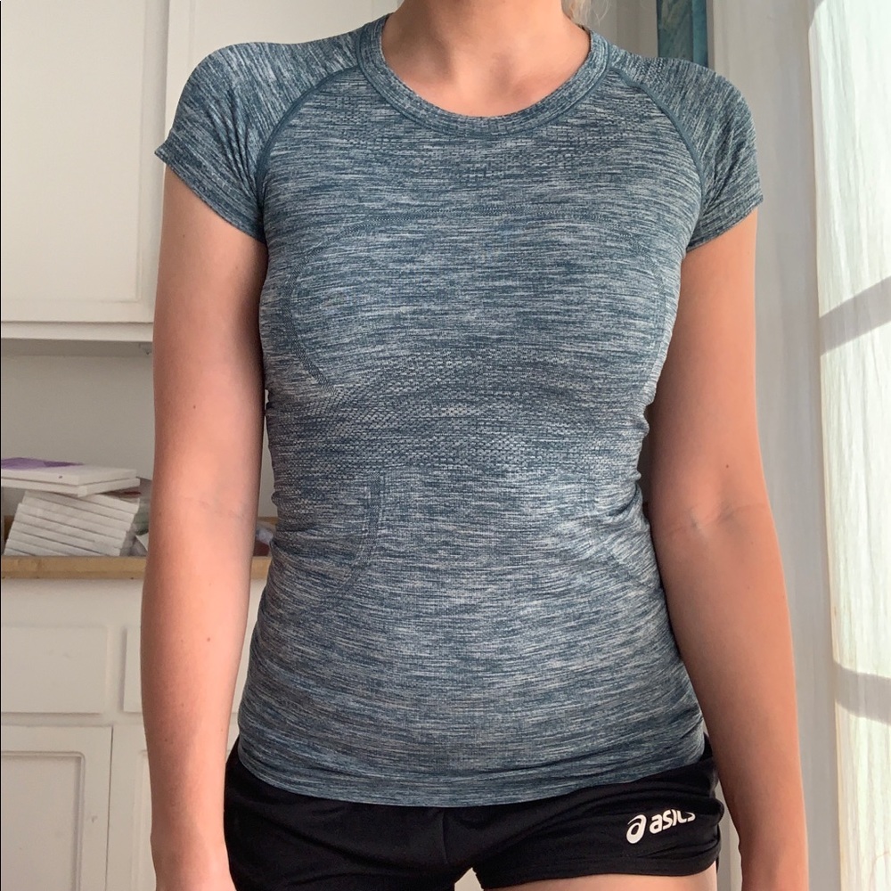 Lululemon blue speckled athletic tee
